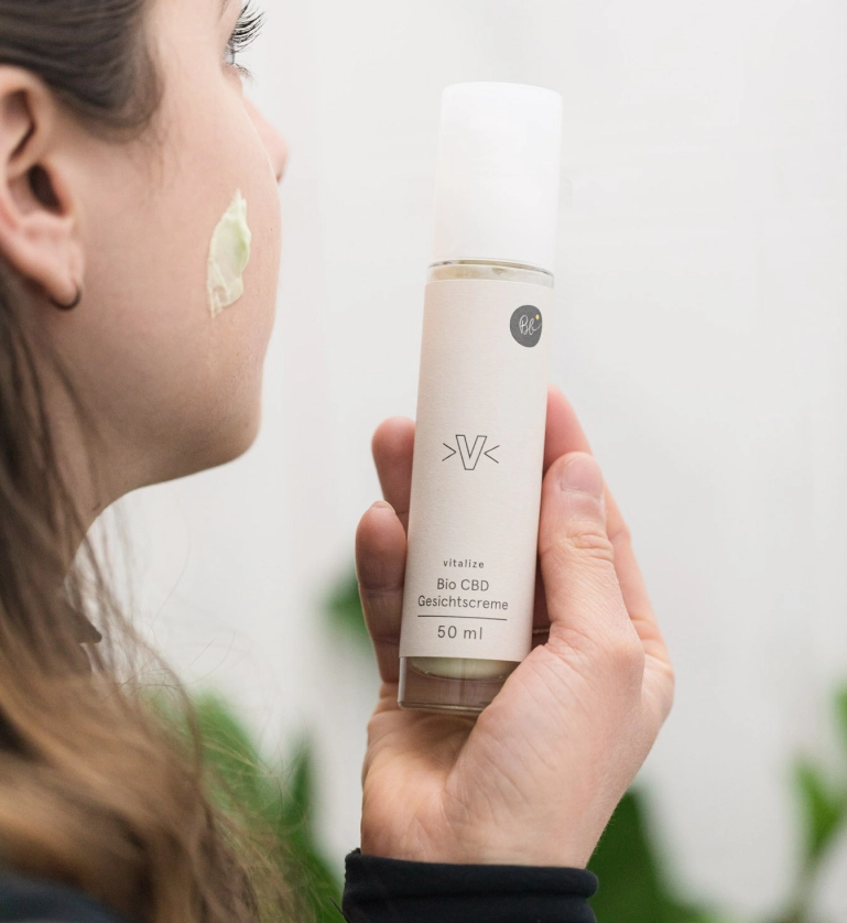 BioBloom Bio CBD Gesichtscreme